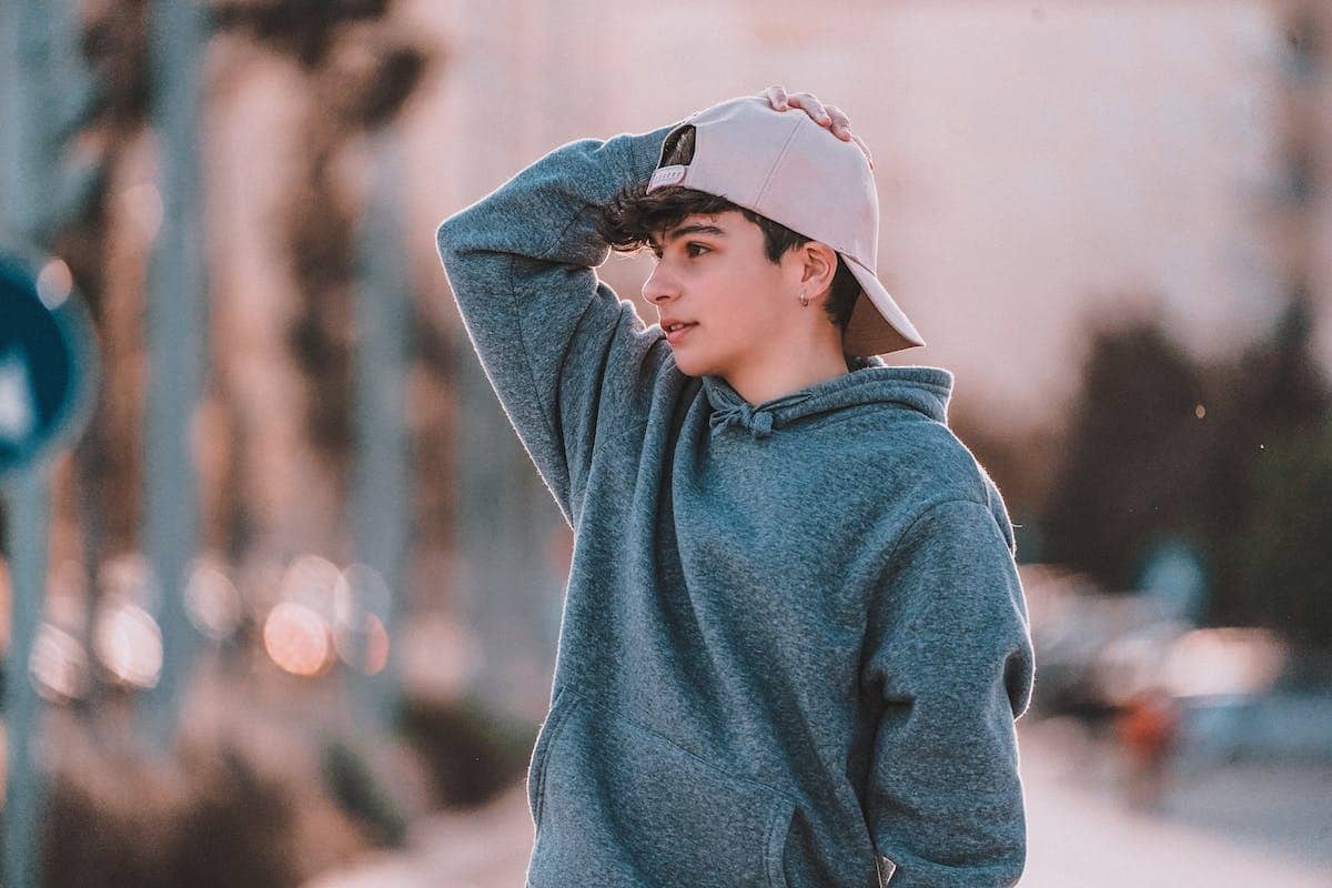 adolescent  casquette