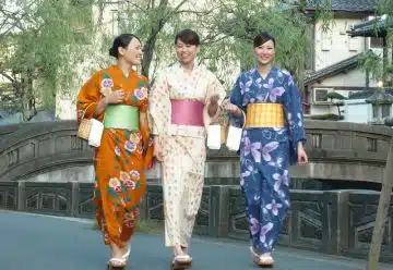 Explorons la signification des kimono japonais pour femmes une culture riche en symboles