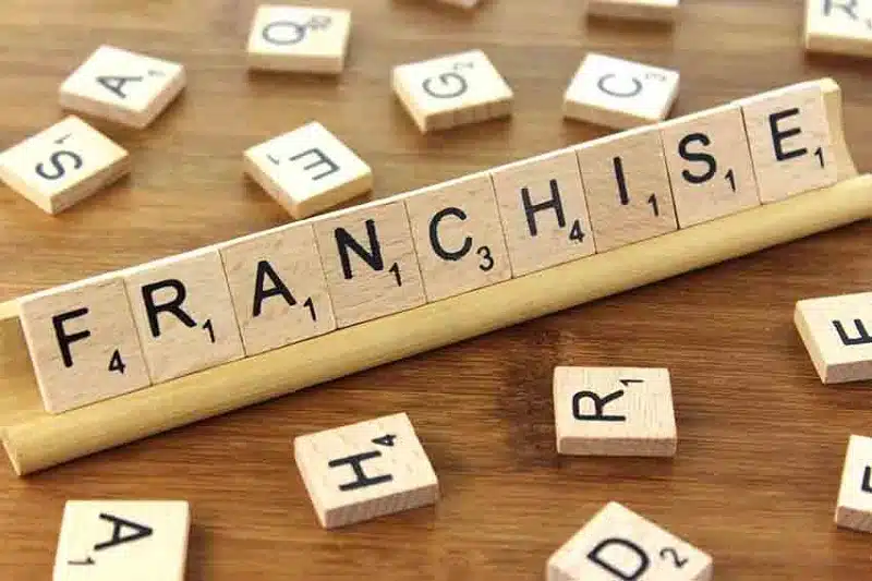 Les critères essentiels pour choisir le bon franchiseur et devenir franchisé