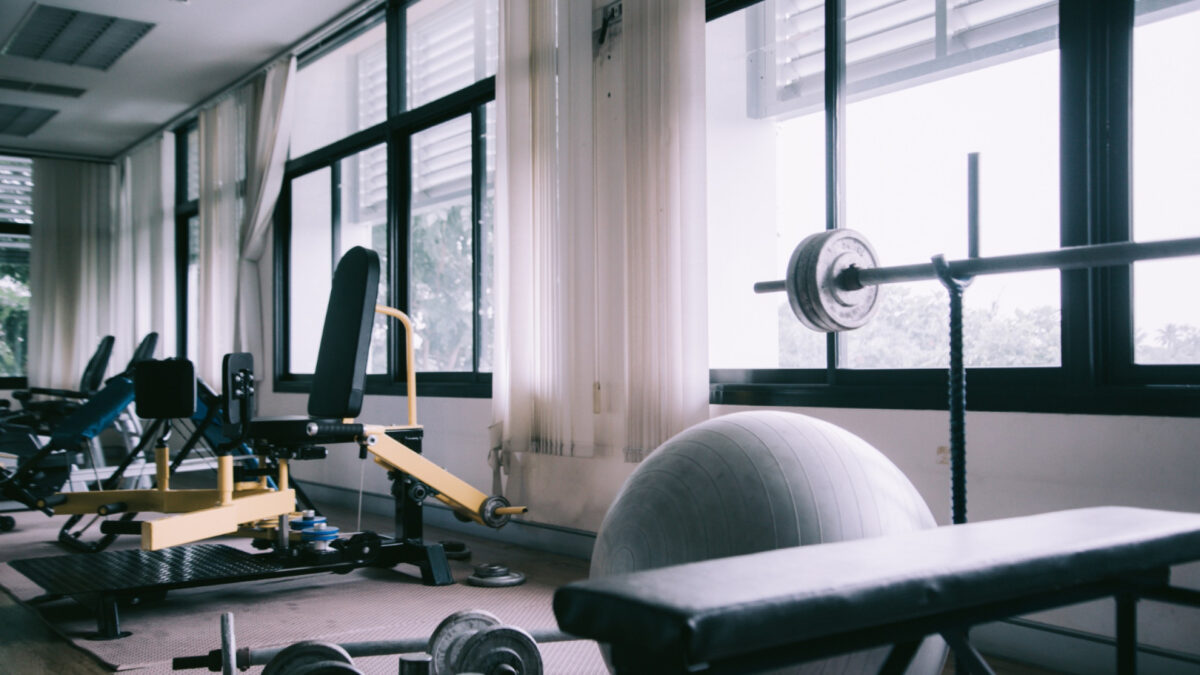 Équipements sportifs : comment bien choisir selon les usages et les publics ?